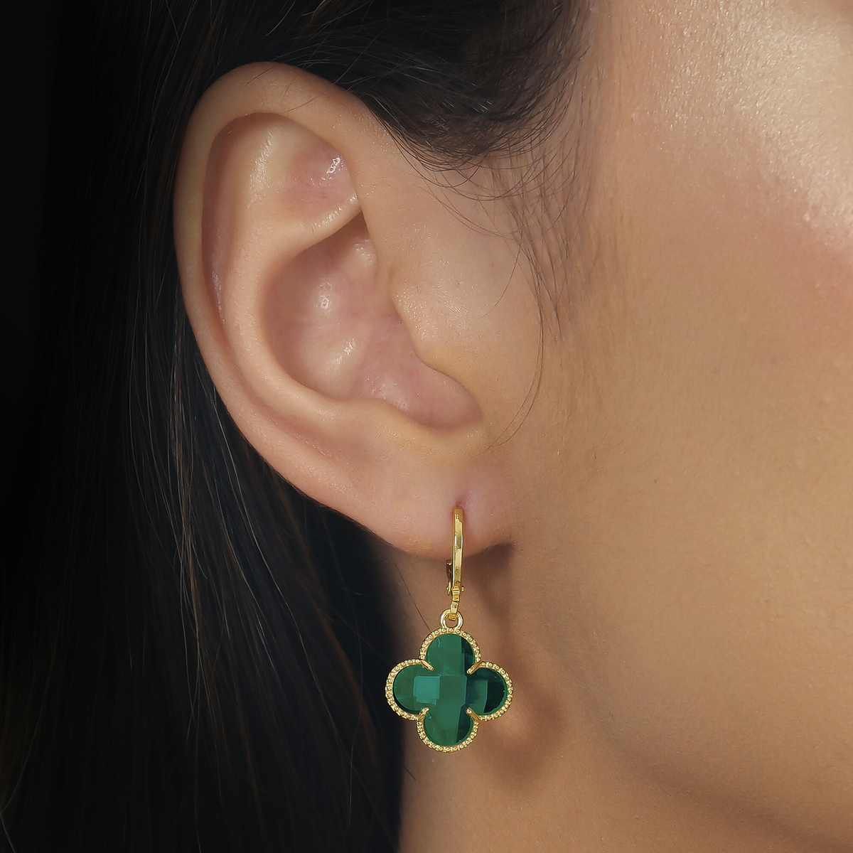 Brinco Dourado de Trevo com Zircônia Verde Flore