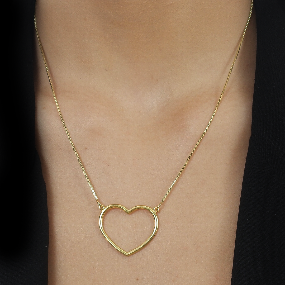 Colar Dourado de Coração Vazado Arco Flore