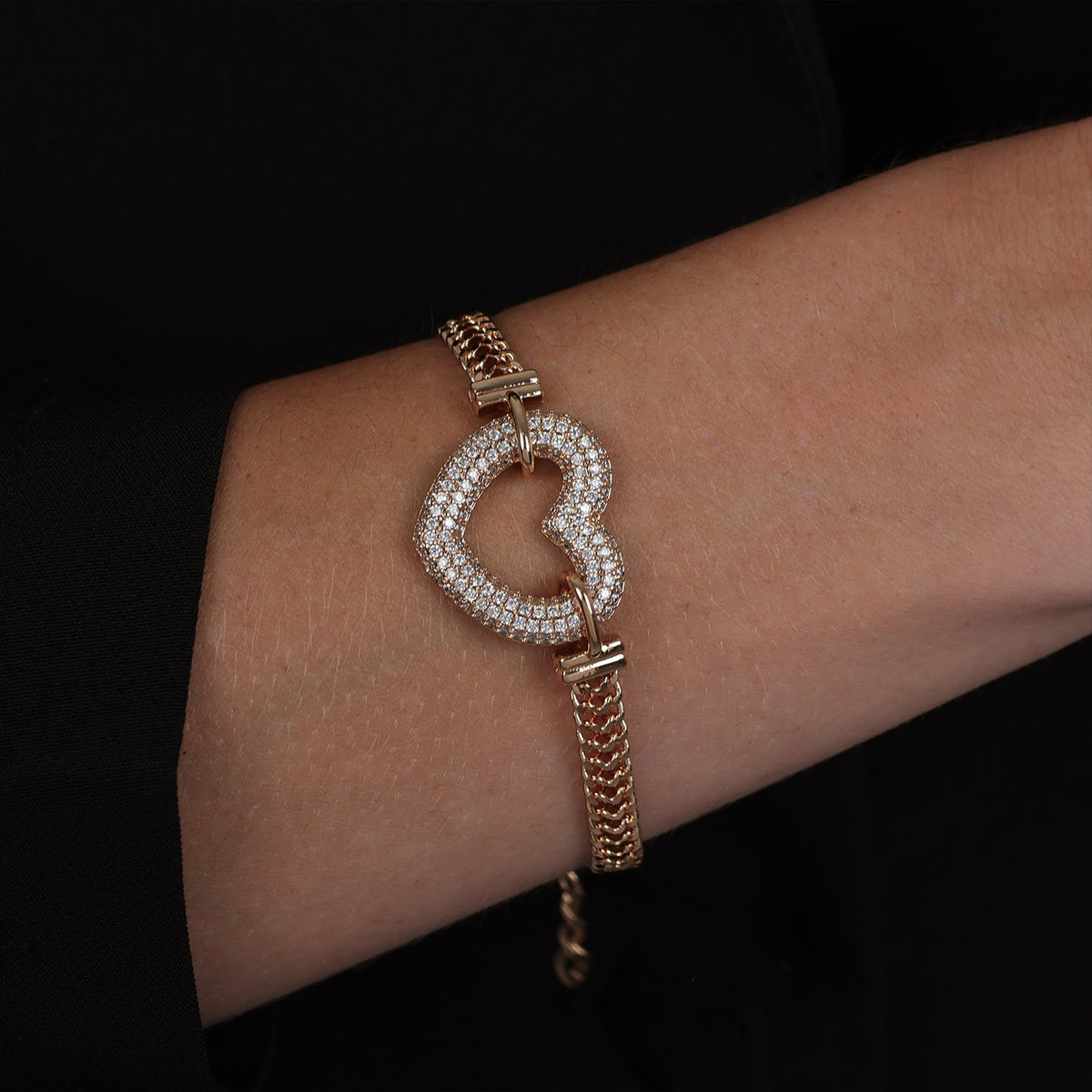 Pulseira Dourada de Coração Vazado Cravejado com Zircônia Flore