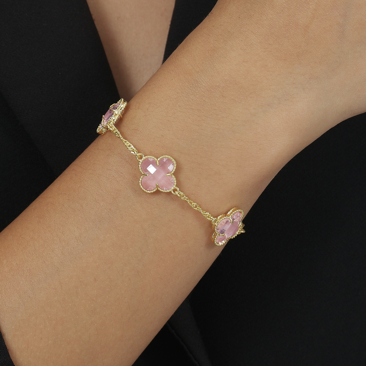 Pulseira Dourada Trevos Zircônia Rosa Flore