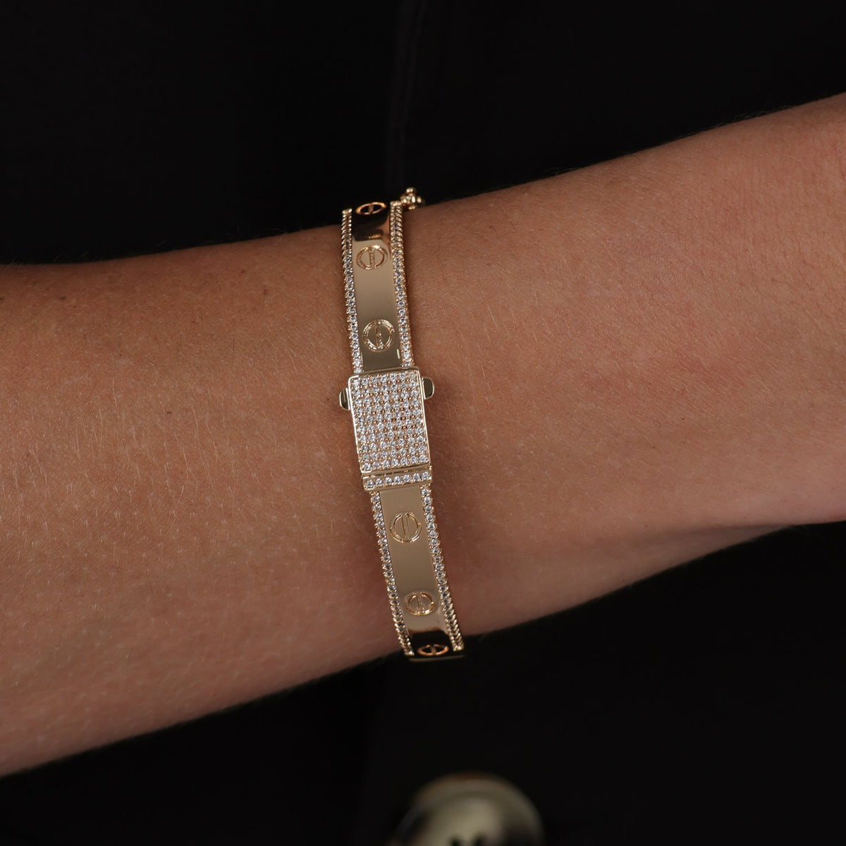 Bracelete Dourado Cravejado de Zircônia Flore