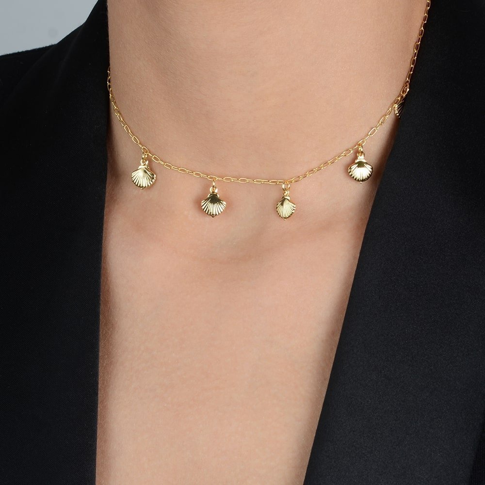 Colar Dourado de Concha Flore